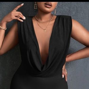 🤩FREE🍀  plunging neckline top